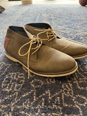 Men's Casual Lace-Up Chukka Boots in Gray